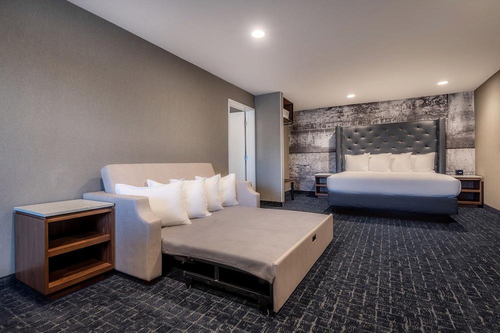 Camelot Inn And Suites 31/62