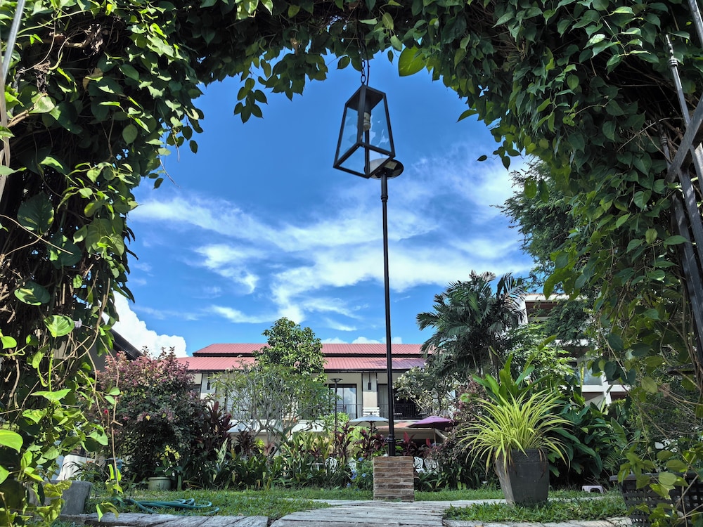 Sannot Riverside Boutique Hotel 68/71