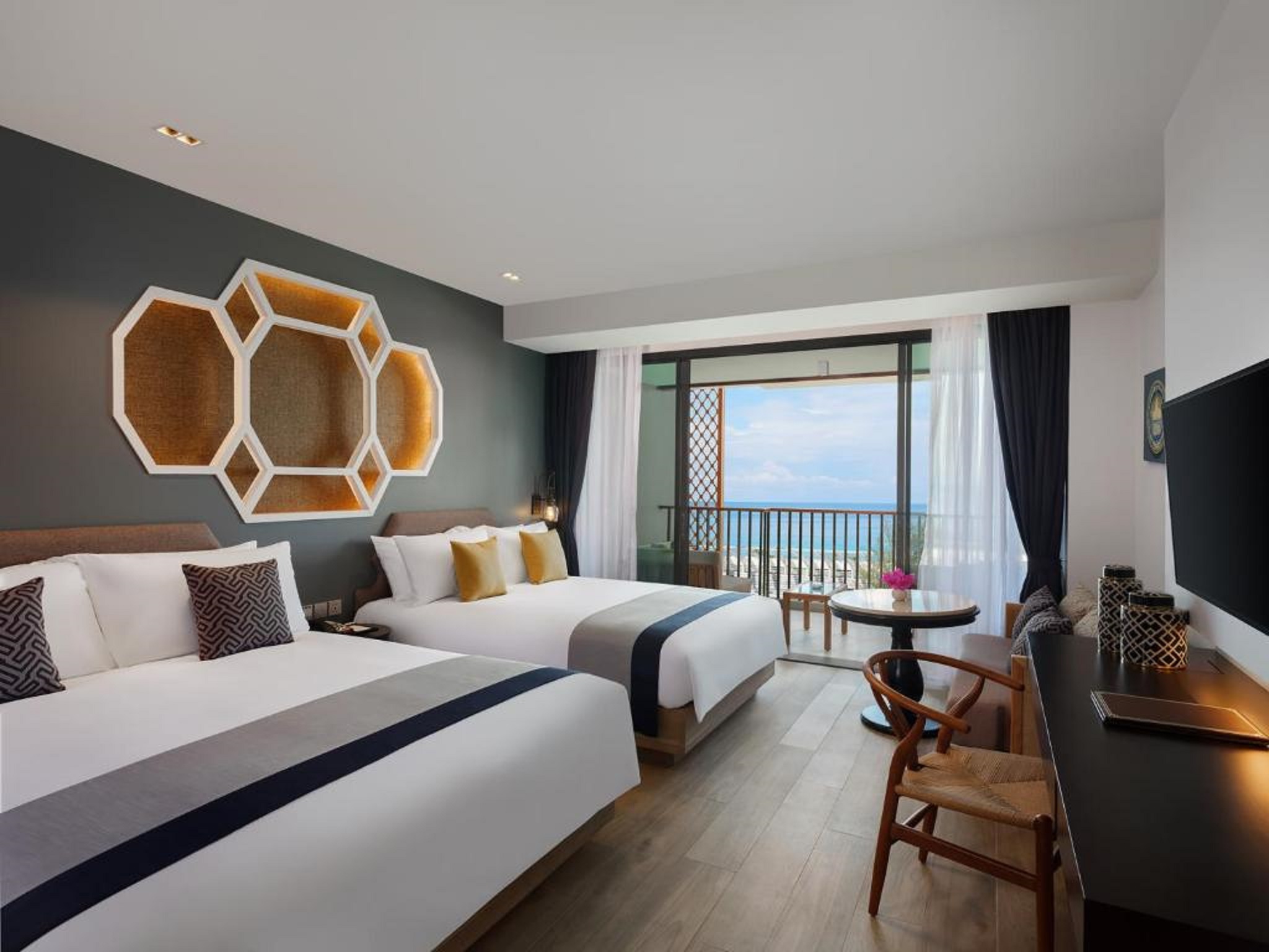 Premier, Family, Sea View