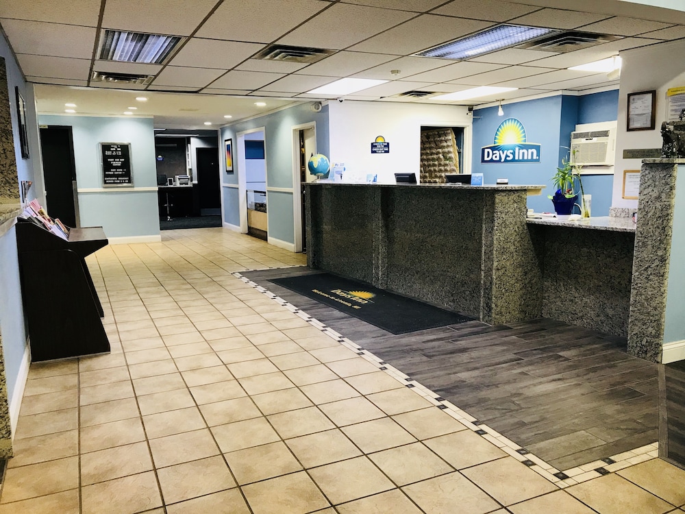 Days Inn By Wyndham Livonia - Detroit 8/59