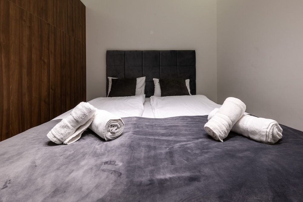 Superior, Queen Bed, Terrace