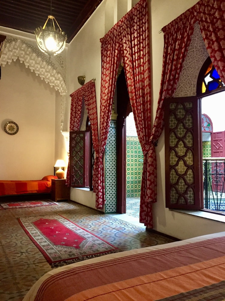 RIAD A LA BELLE ETOILE 10/83