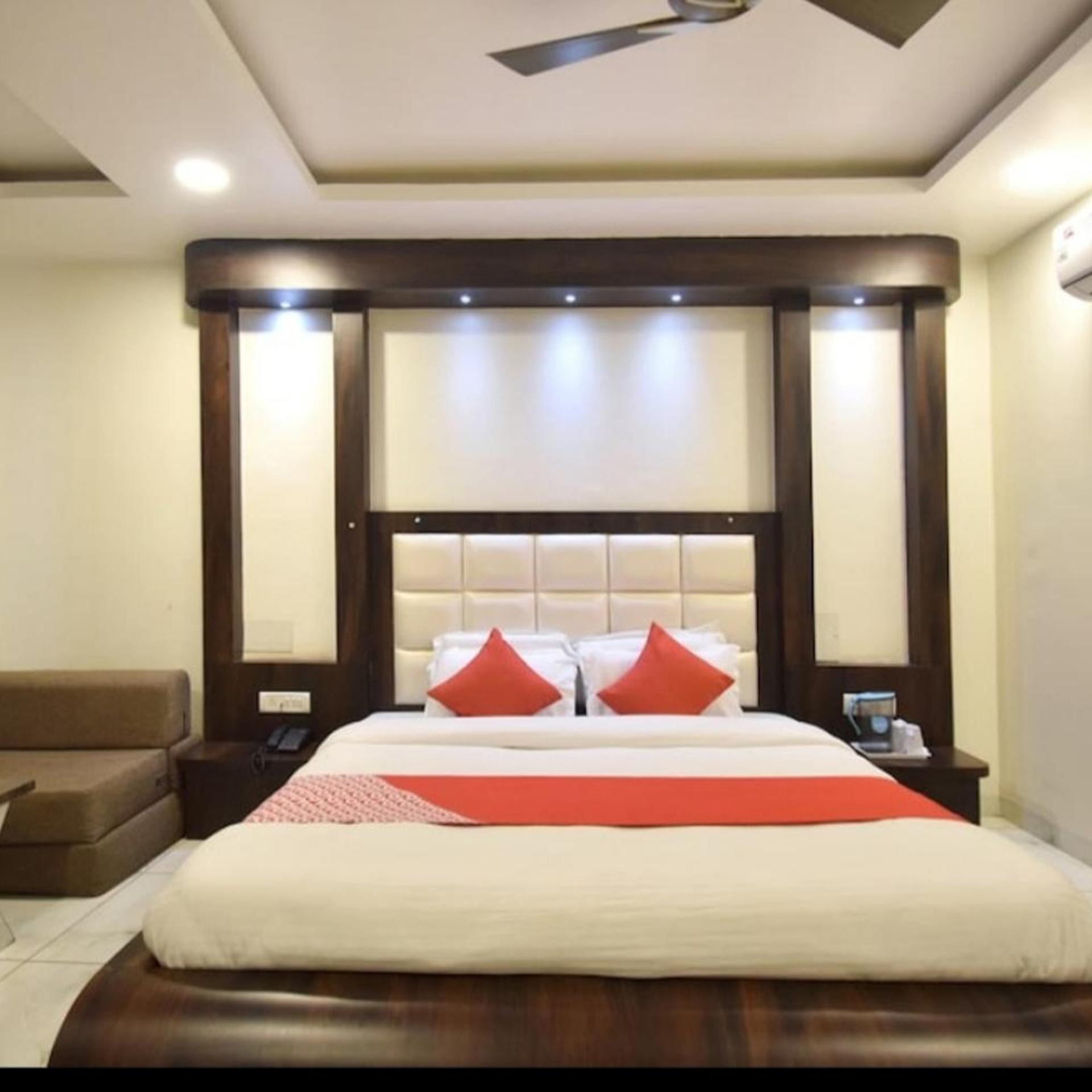 Oyo 4608 Hotel Galaxy 9/39