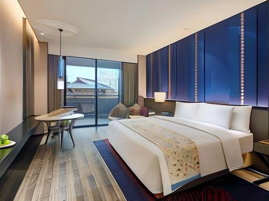 Nightscape, Prime, Executive, Twin Beds, River View, Balcony