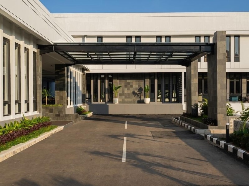 Laska Hotel and Resort Ciletuh 30/40