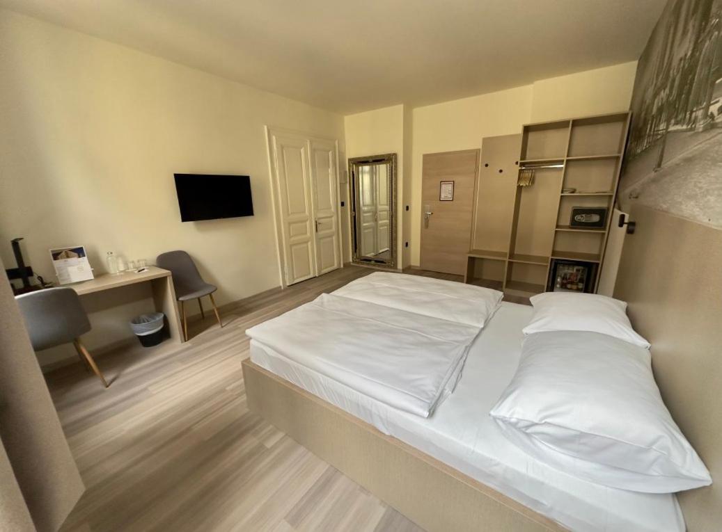 Comfort, Double Bed, Hotel Evropa Celje 4/5