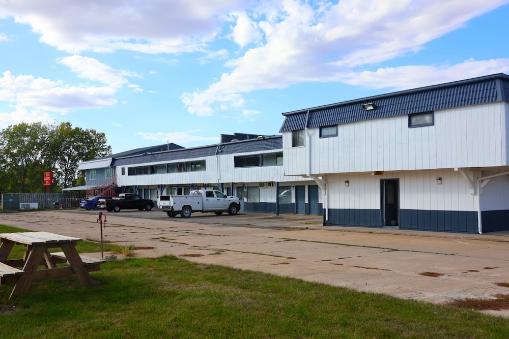 OYO Landmark Inn Oskaloosa Near Hwy 63 57/59
