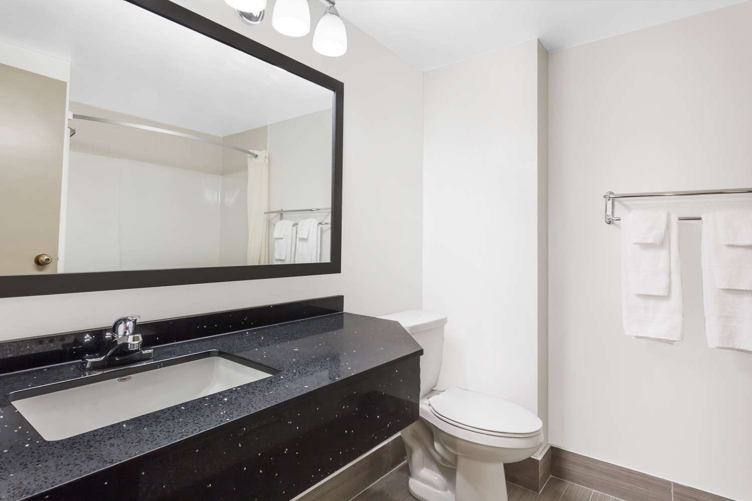 Super 8 By Wyndham Sudbury On 4/5