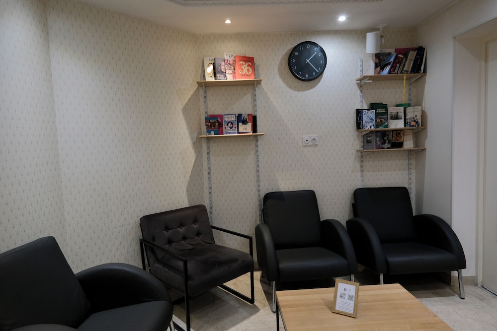 Hipotel Paris Voltaire Bastille 42/55