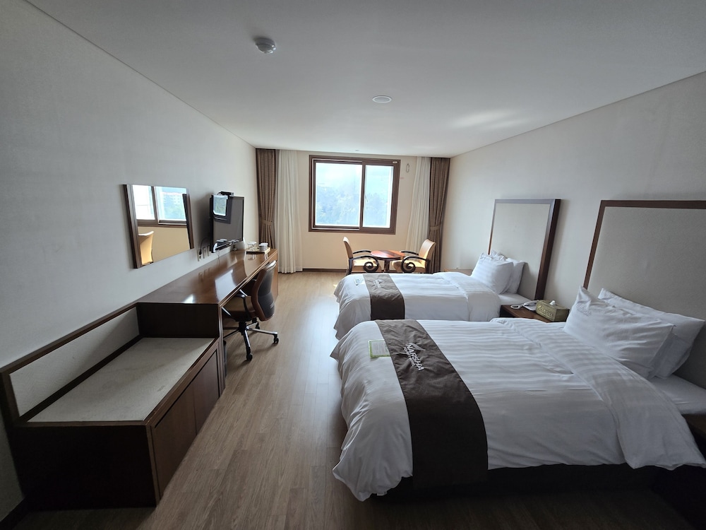 Standard, Twin Beds