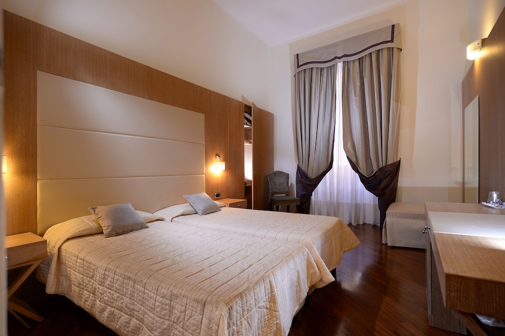 Hotel Golden 12/50