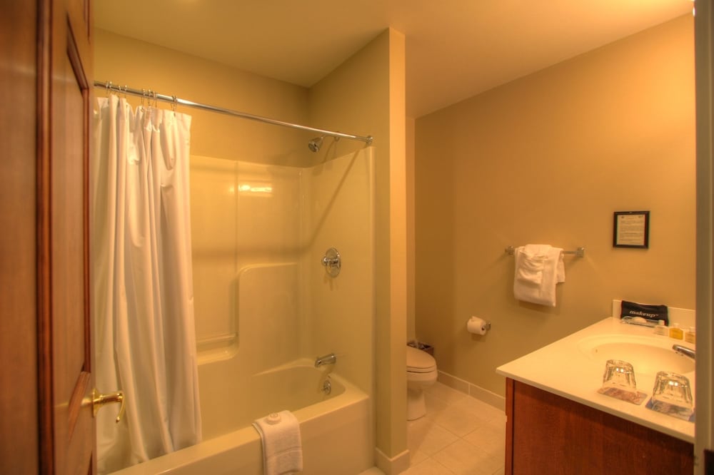 Spruce Point Inn Resort Spa 17/40