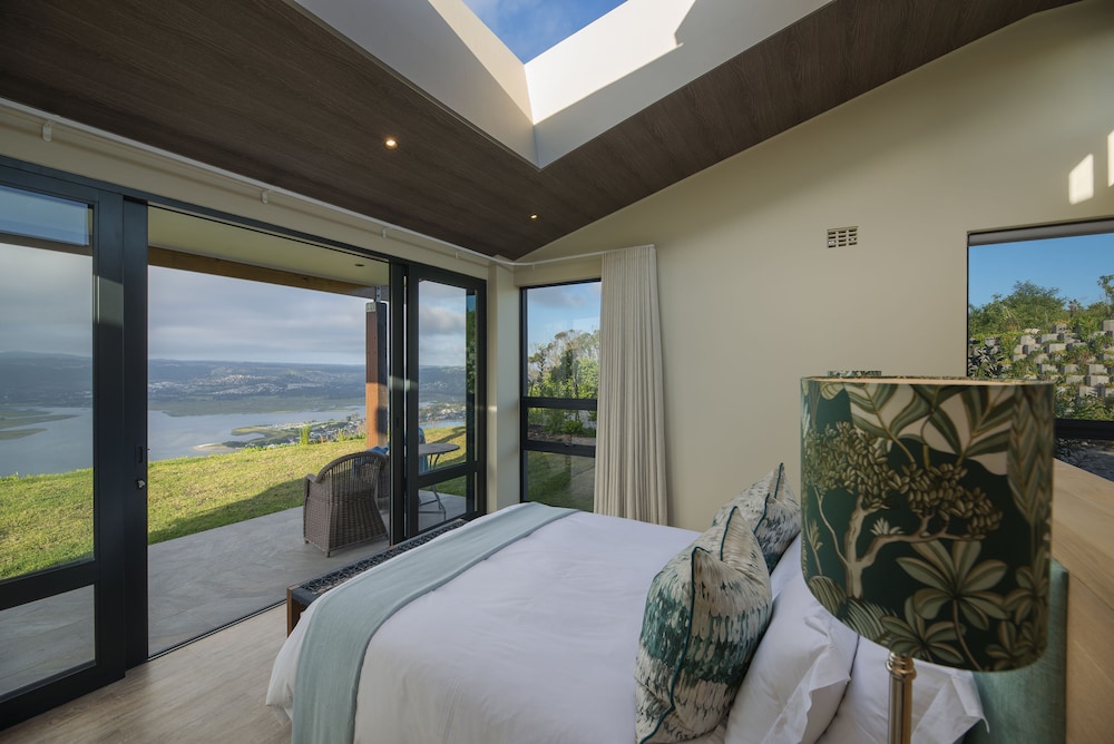 Alkira Lodge 12/33
