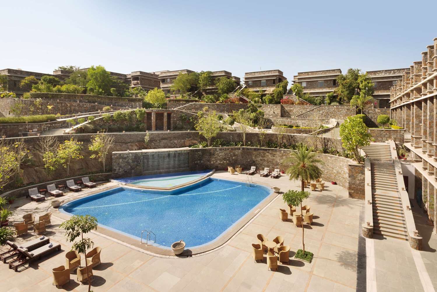 Ramada by Wyndham Udaipur Resort and Spa 23/28