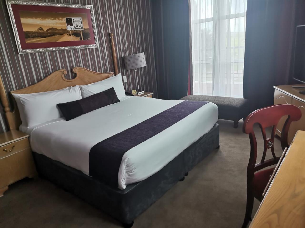 Room at Graceland Hotel, SECUNDA