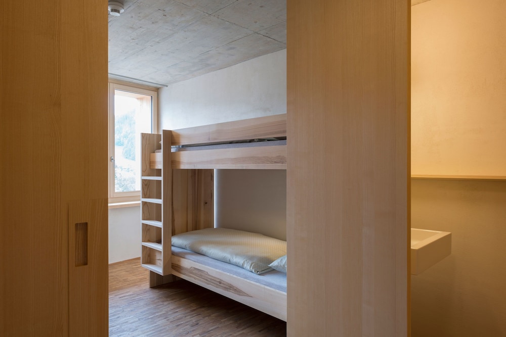 Saanen Gstaad Youth Hostel 20/41