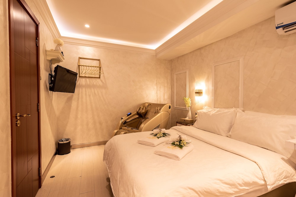 BUSINESS, DOUBLE BED
