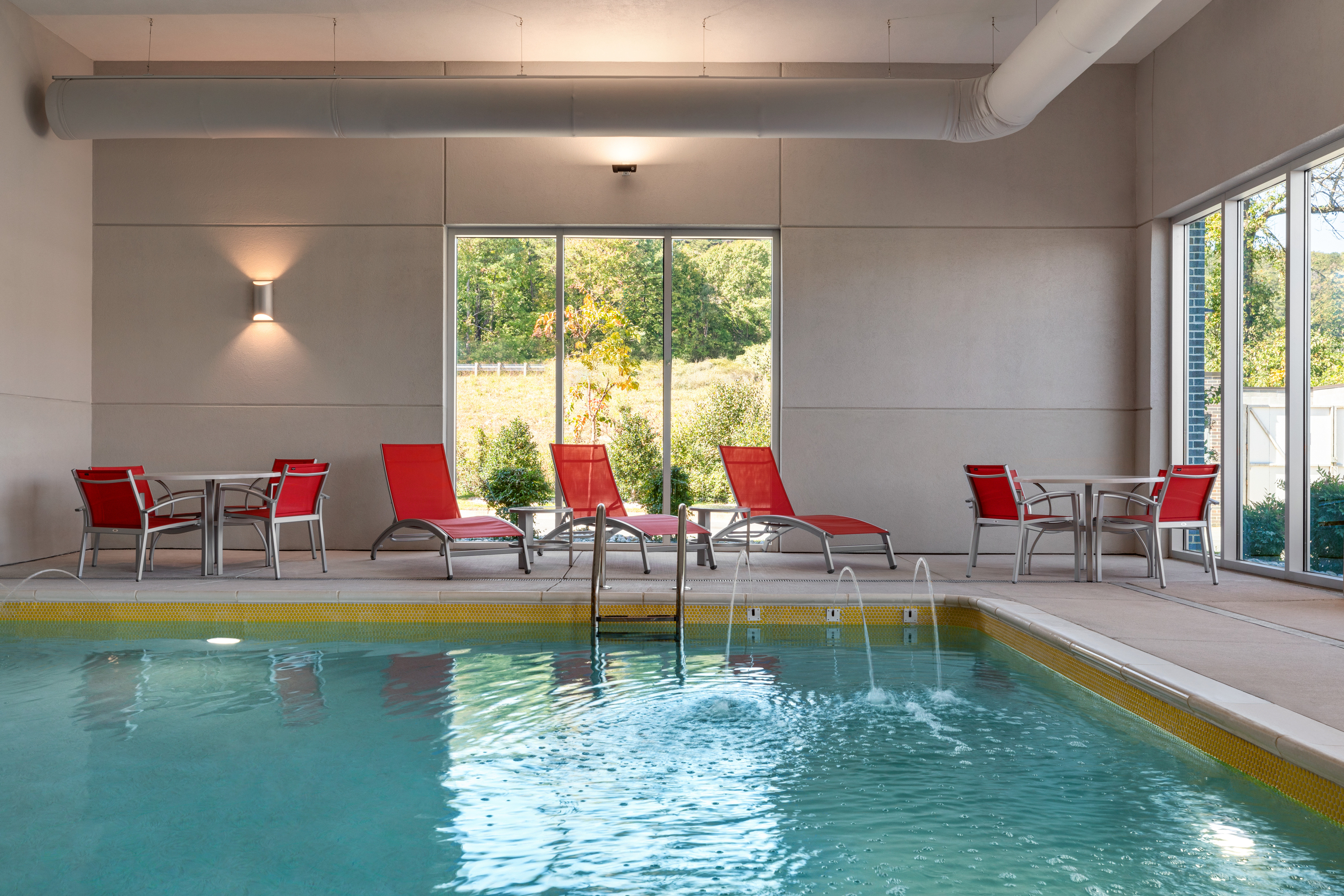 Holiday Inn Express Suites Dalton Walnut Ave 27/52