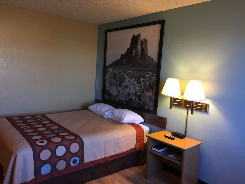 Super 8 By Wyndham Raton 15/25