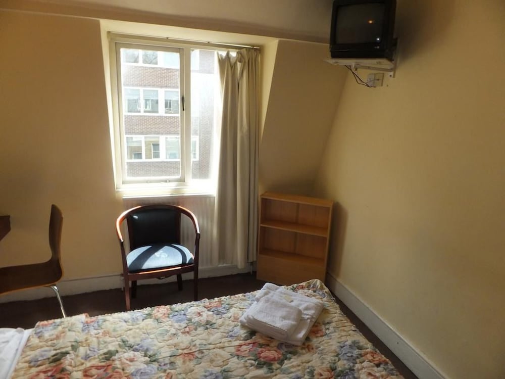 Gresham Hotel 24/50