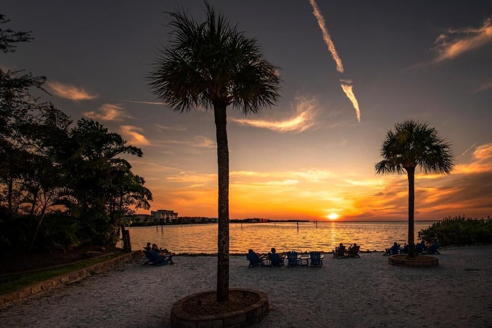 Fishermens Village Resort 42/48