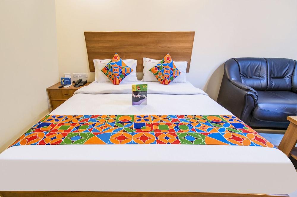 Fabhotel Jansi Deluxe Gandhipuram 32/33