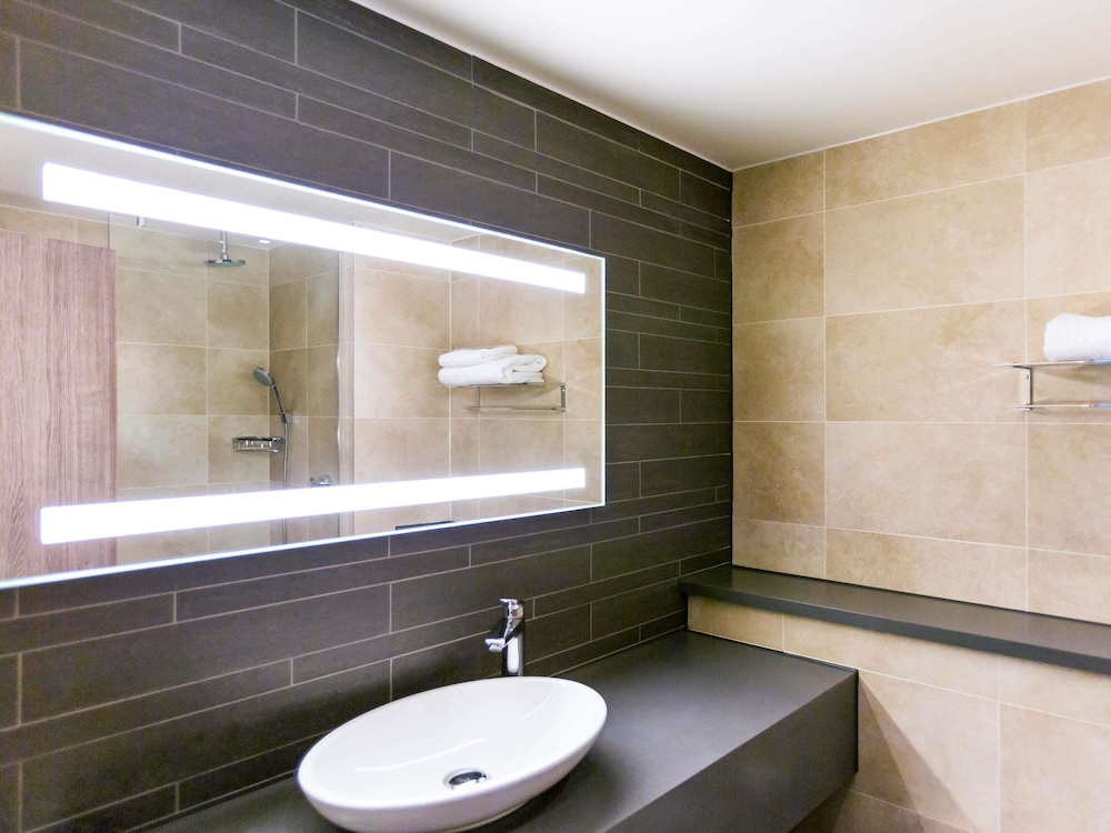 Mercure Dartford Brands Hatch Hotel & Spa 49/50