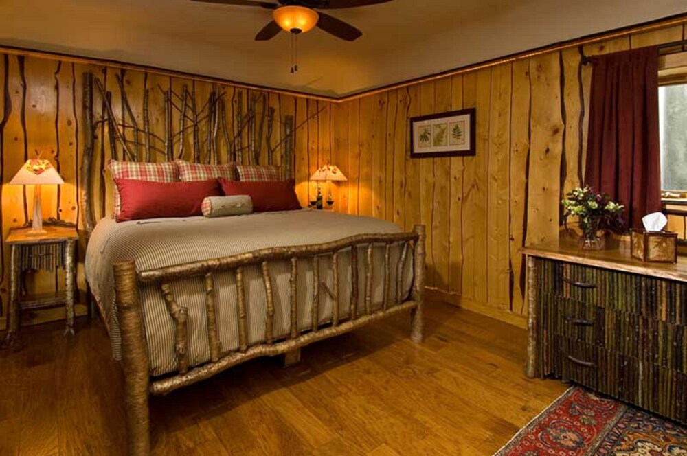 Forest, Luxury, King Bed, Lake View, Hot Tub