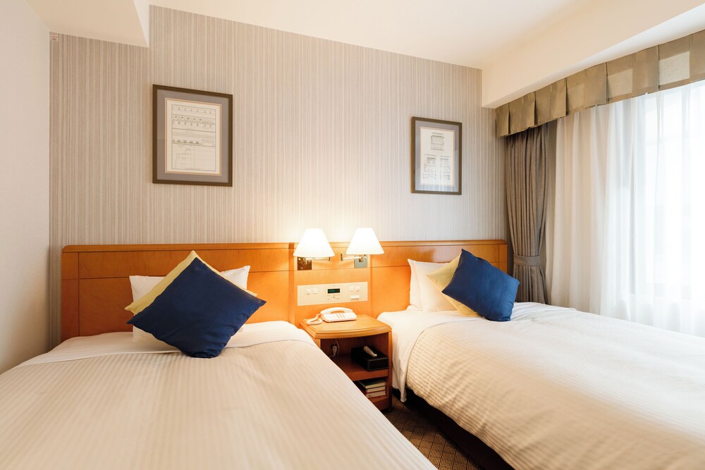 ROOM, TWIN BEDS