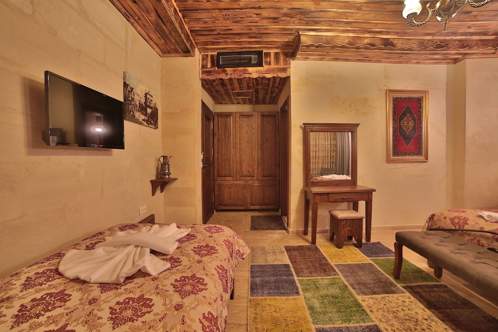 Caravanserai Inn Hotel 34/50