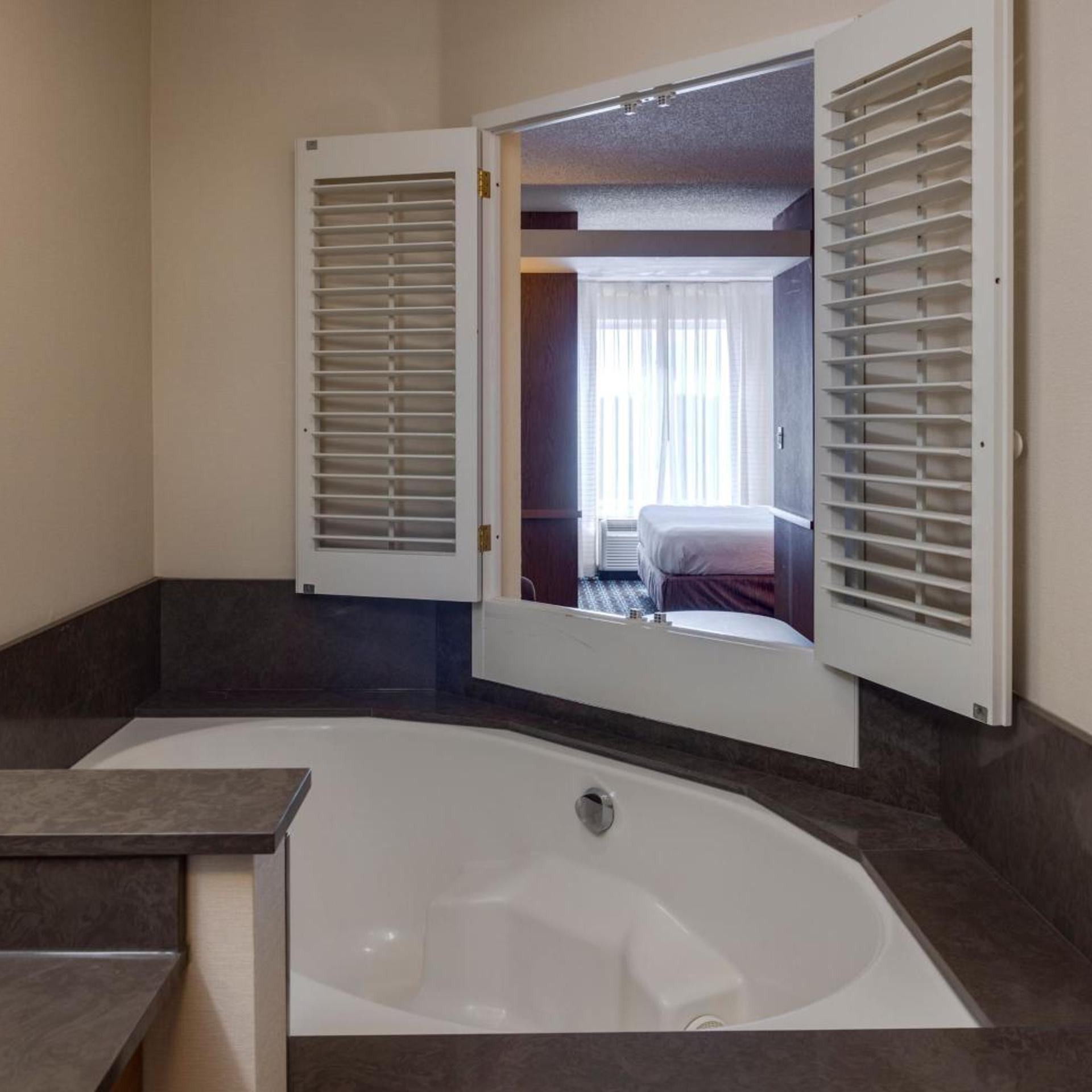 Specialty, Suite, King Bed, Sofa, Bathtub