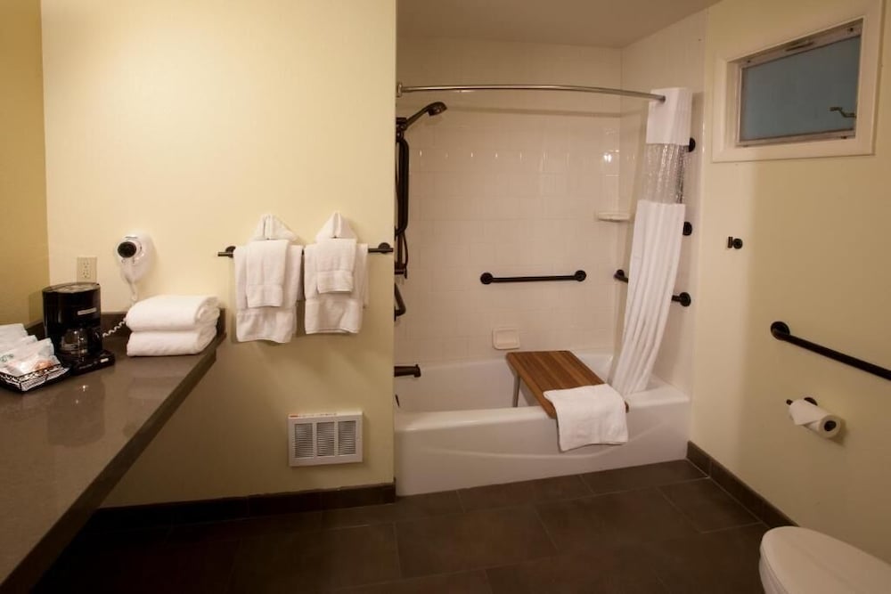 Lake Crescent Lodge 48/50