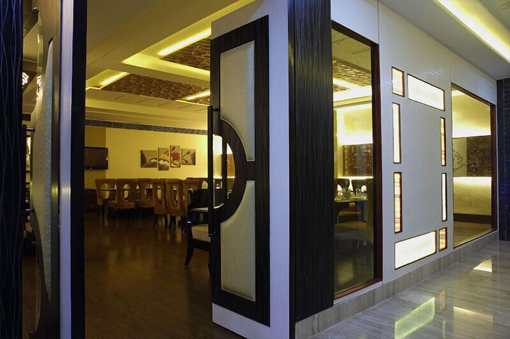 OYO Premium Bhai Bala Chowk 23/48