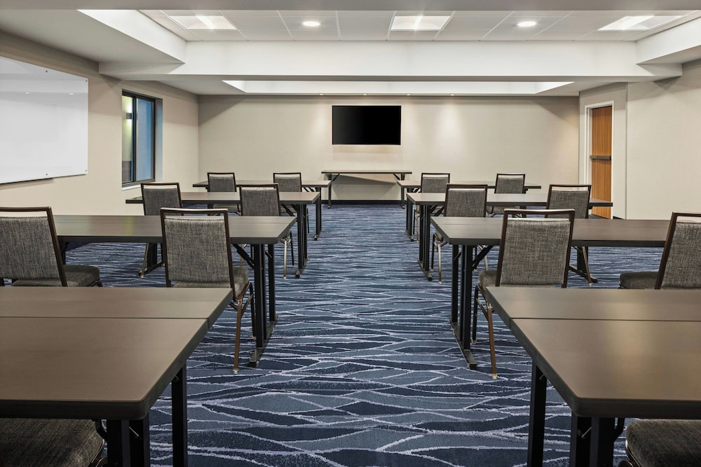 Fairfield Inn & Suites by Marriott Cedar Rapids North 39/52