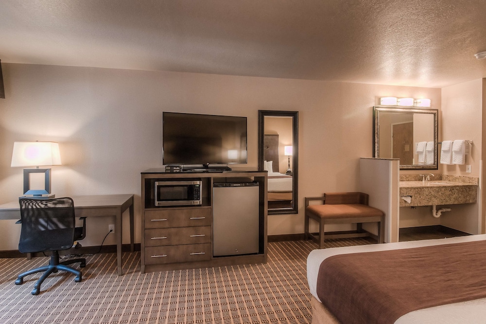 Best Western Plus Yakima Hotel 40/61