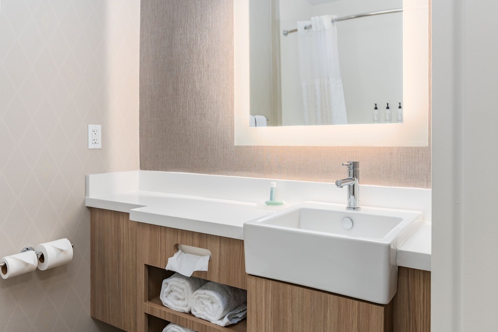 Hotel 44 North Freeport Brunswick 39/41
