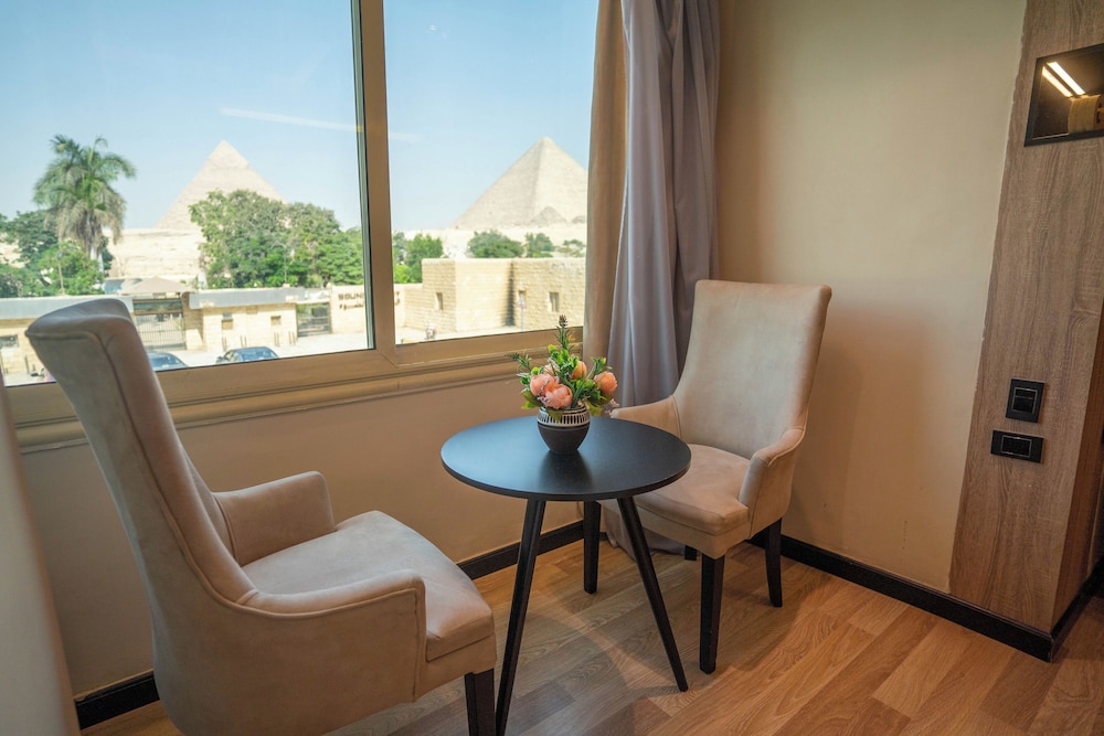 Great Pyramid Inn 31/50