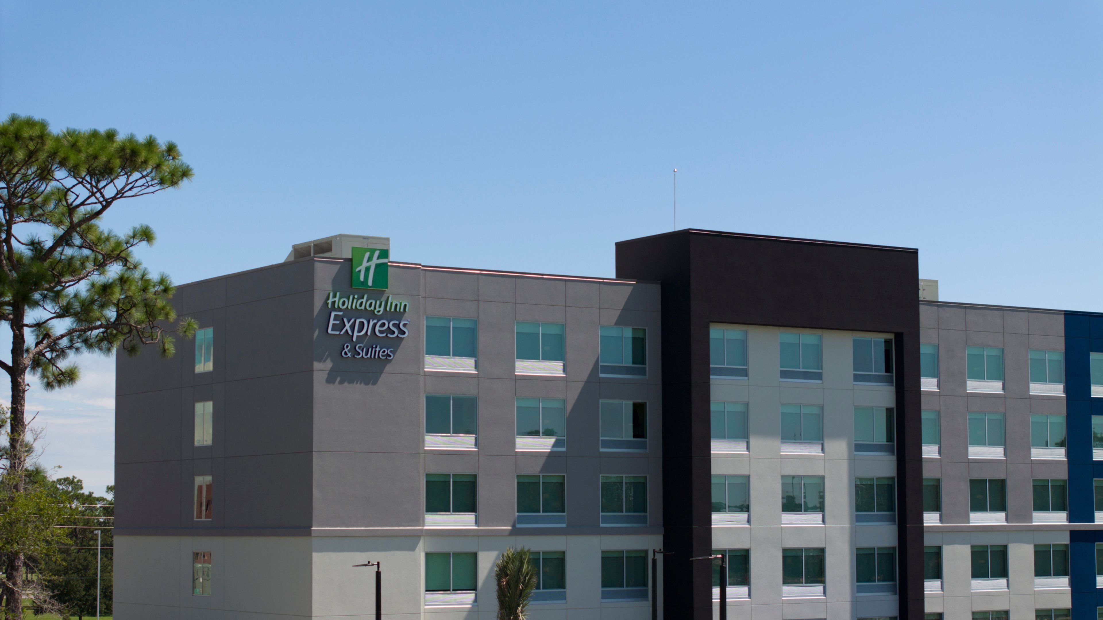 Holiday Inn Express & Suites Fort Walton Beach - Eglin Area, an IHG Hotel 6/50