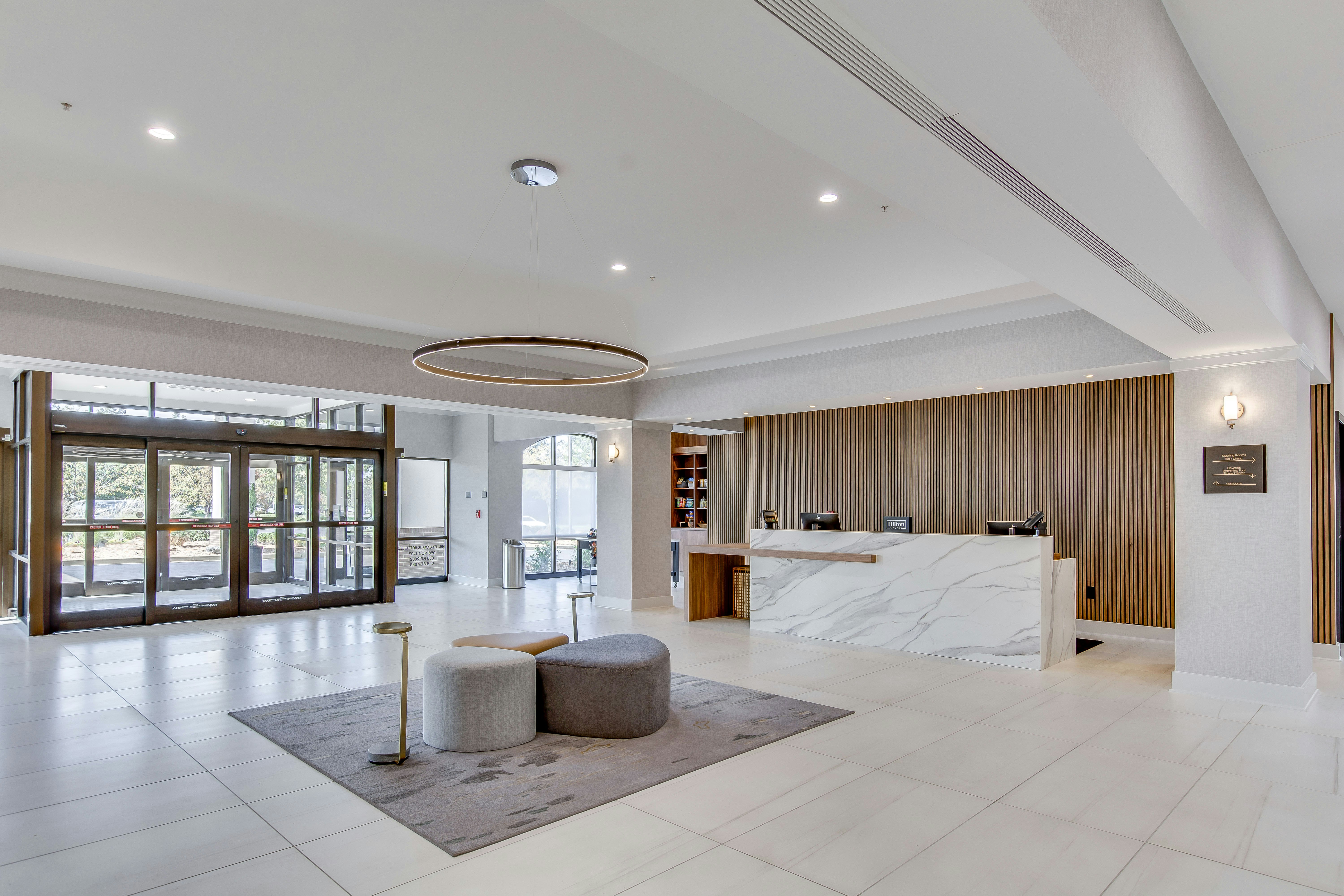 Embassy Suites Louisville East 24/73