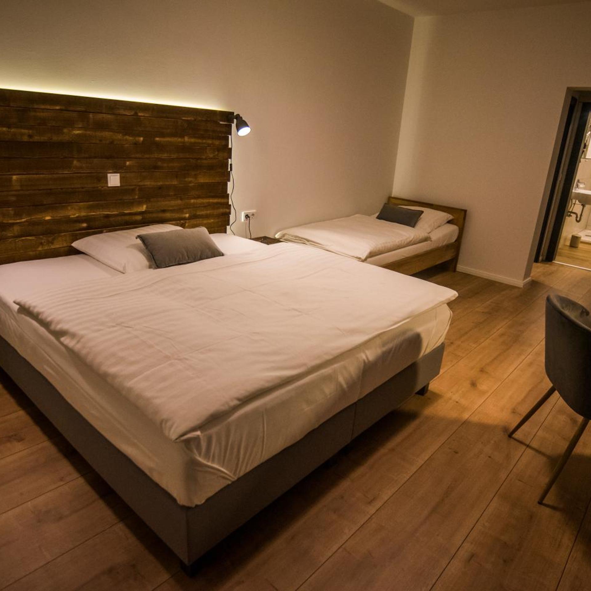 غرفة ثلاثية، Hotel Wiesengrund 2/9