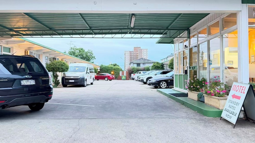 PARKVILLE MOTEL 43/56