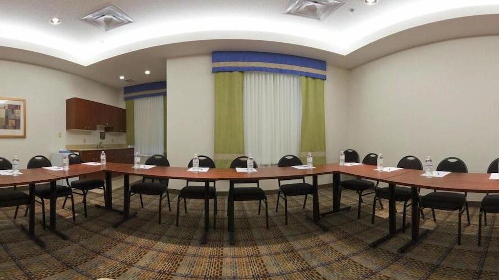 Holiday Inn Express Hotel Suites Edmonton South 45/50