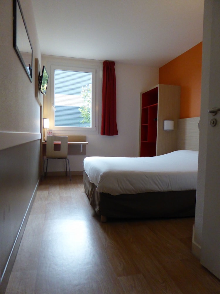 PREMIERE CLASSE HOTEL ROISSY - AEROPORT CDG - LE MESNIL AMELOT 16/61
