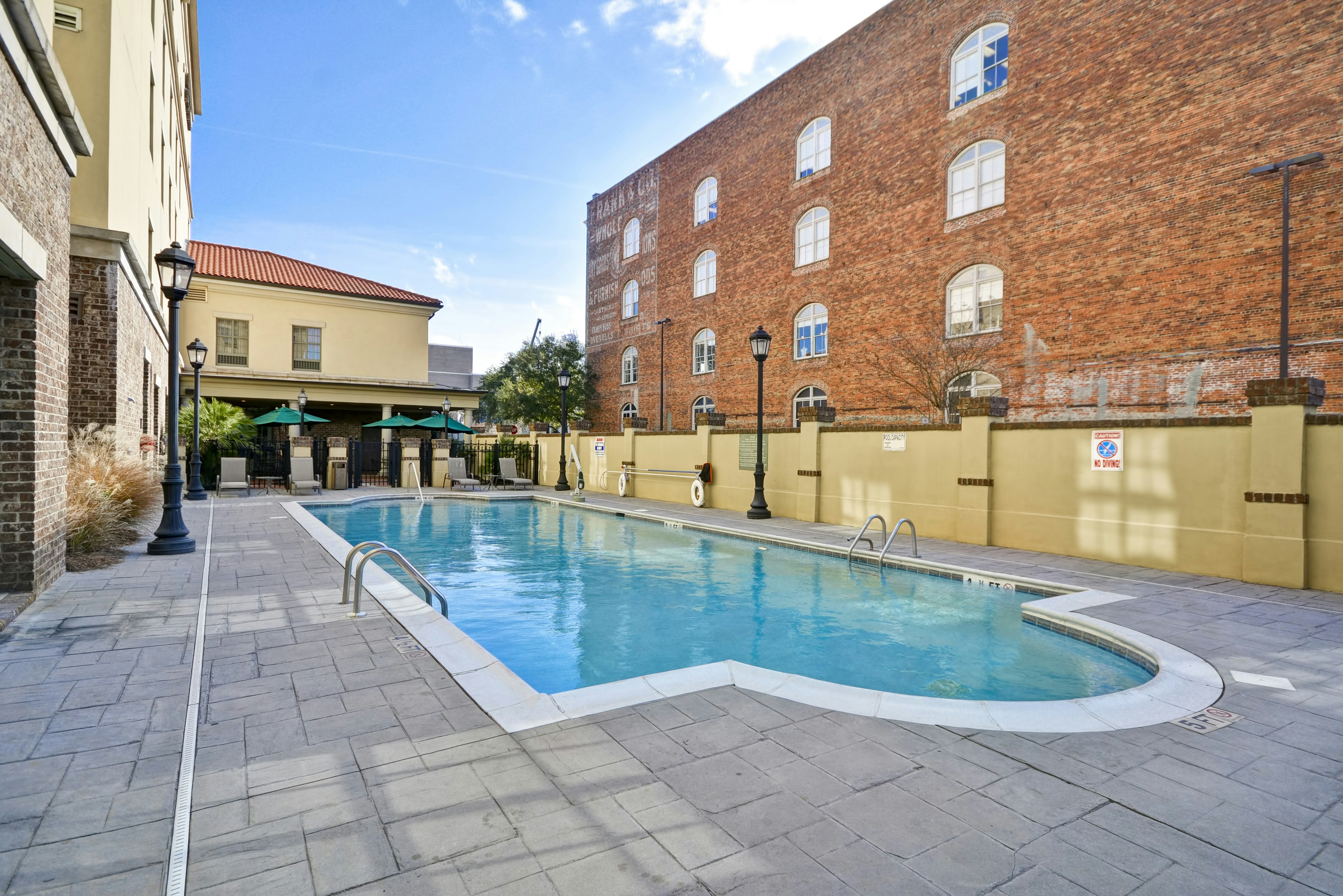 Hampton Inn and Suites Savannah Historic District 73/77