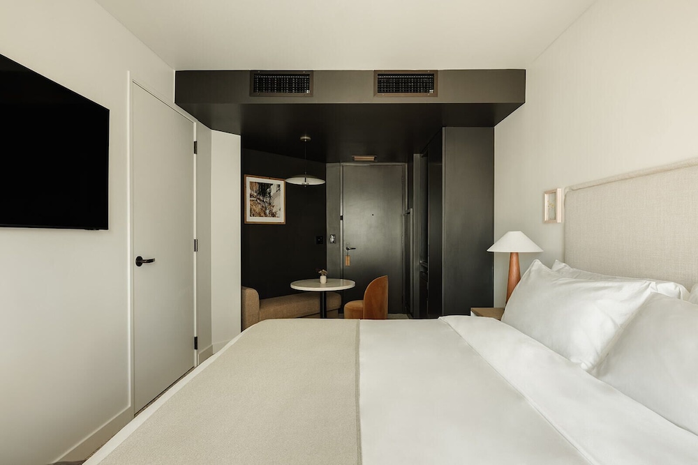 CITY, KING BED