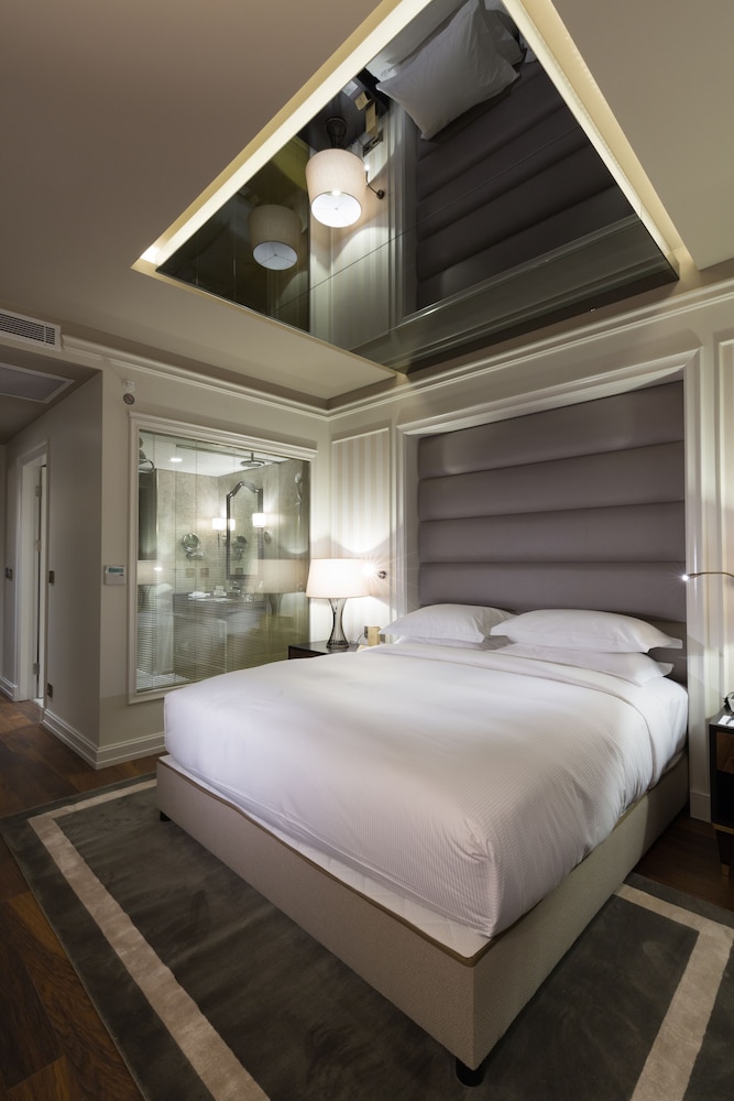 DoubleTree by Hilton Izmir Airport 13/85