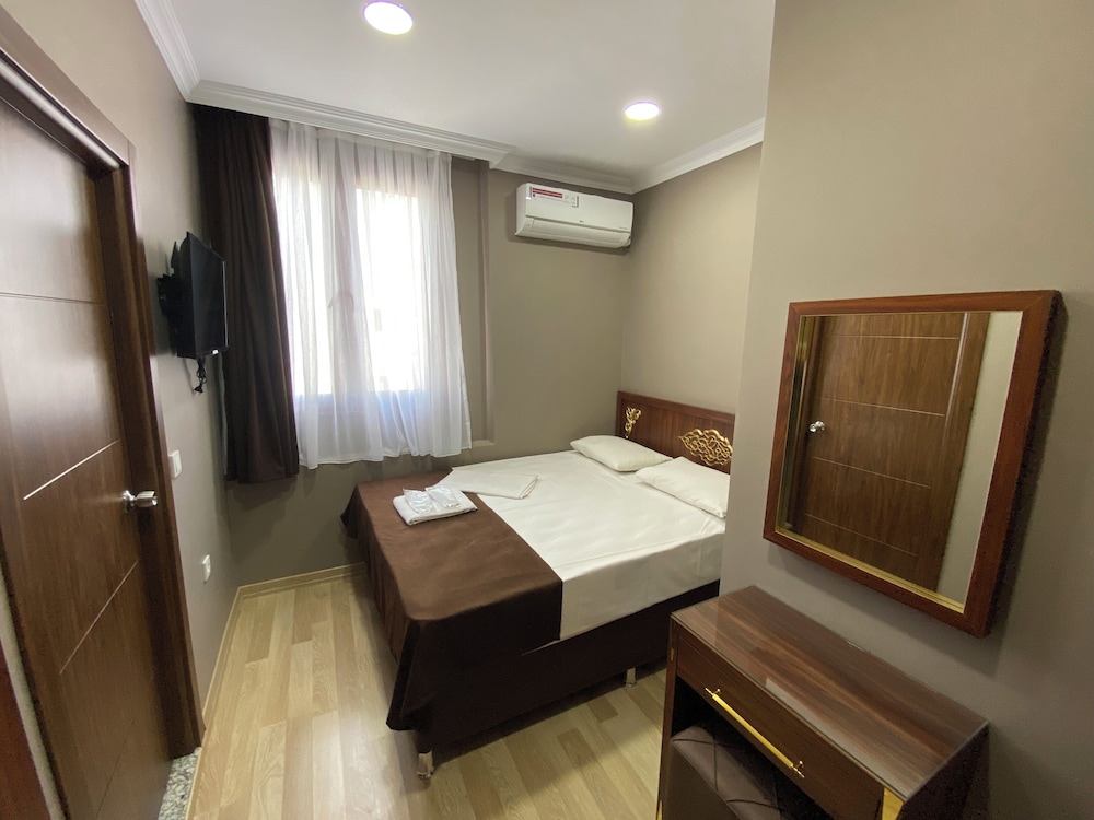 GRAND ORAL HOTEL 30/50