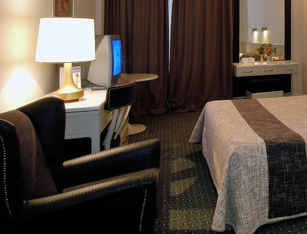 Mercure Patras Astir 16/69
