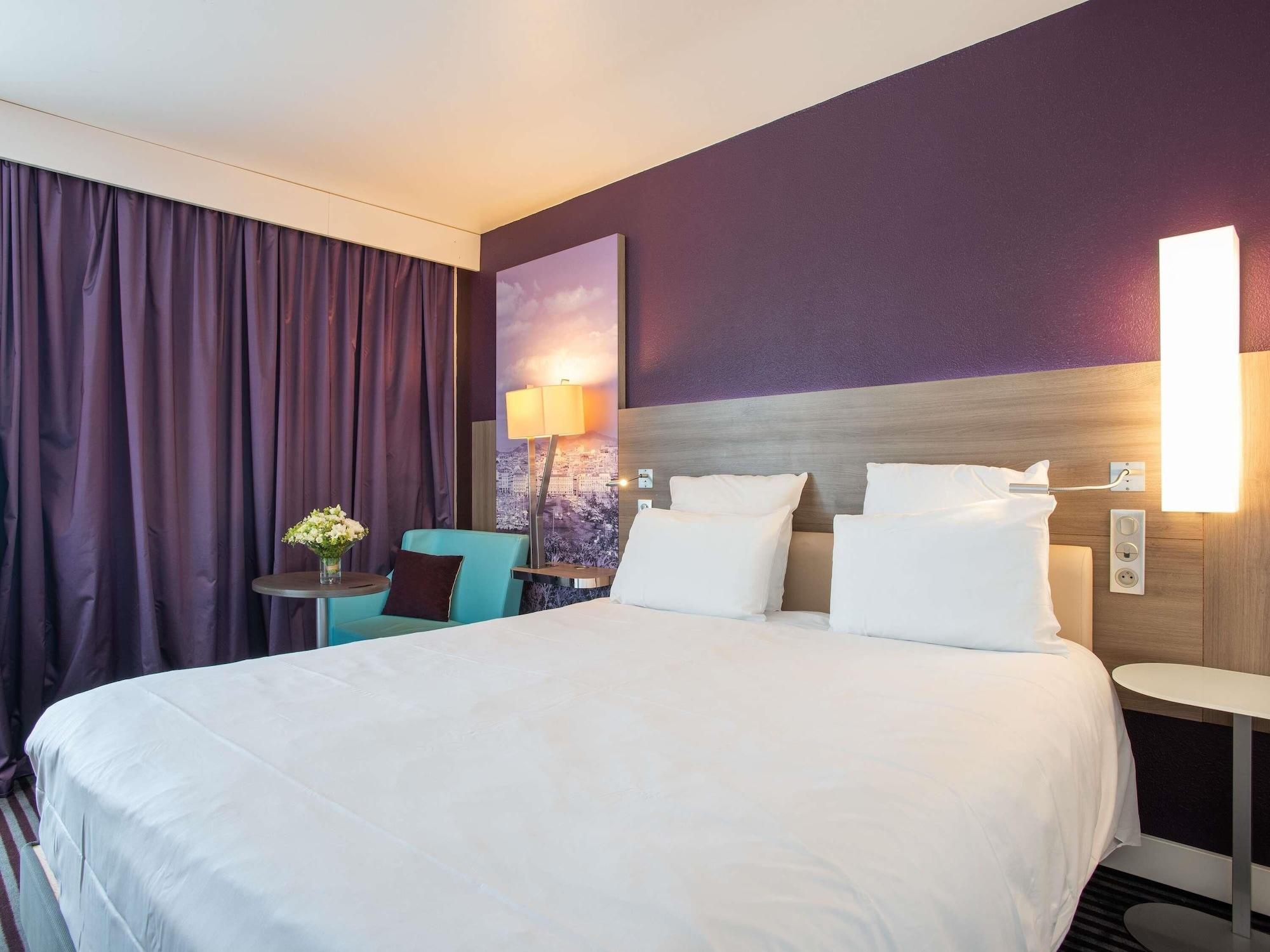 Adjoining, Double Bed