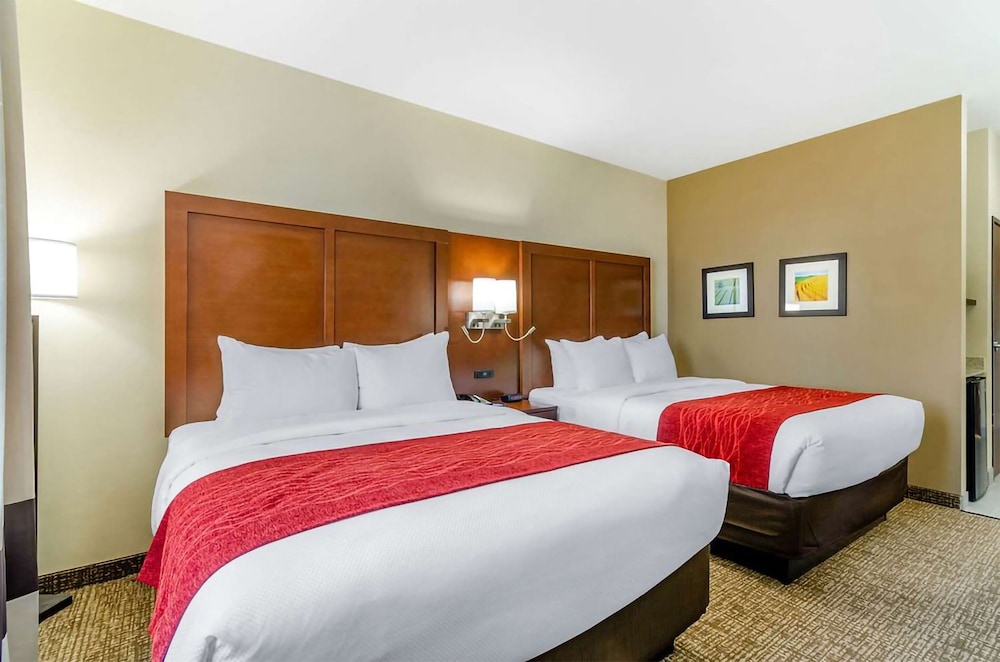 Comfort Inn & Suites Salina North 8/30